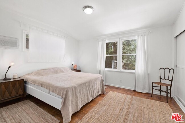 Building Photo - 2294 Mountain Oak Dr