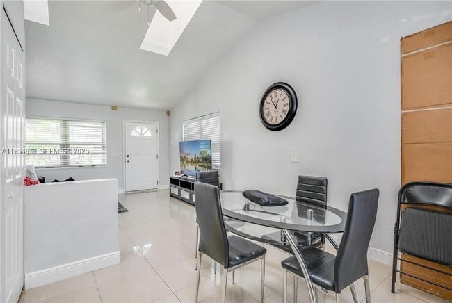 Building Photo - 4542 SW 25th Ave