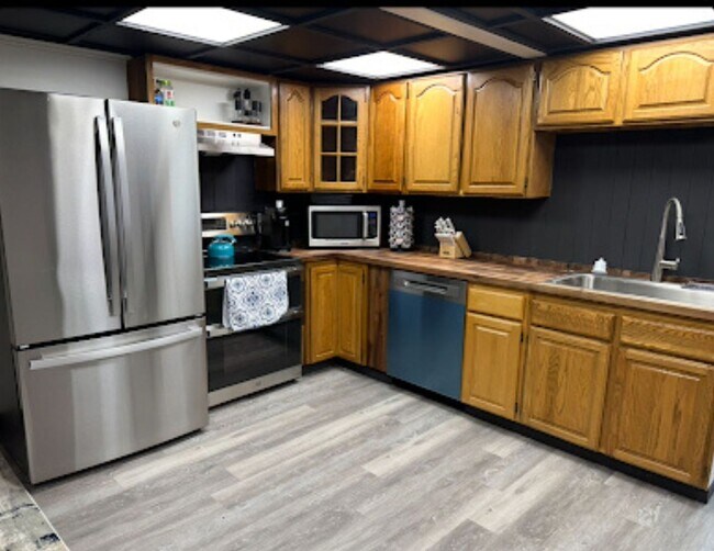 Building Photo - 651 Chena Hot Springs Rd