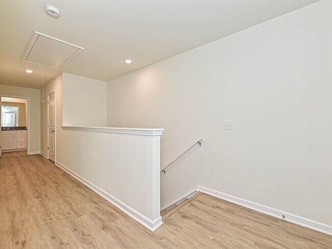 Building Photo - 1725 E Cloaninger Ave
