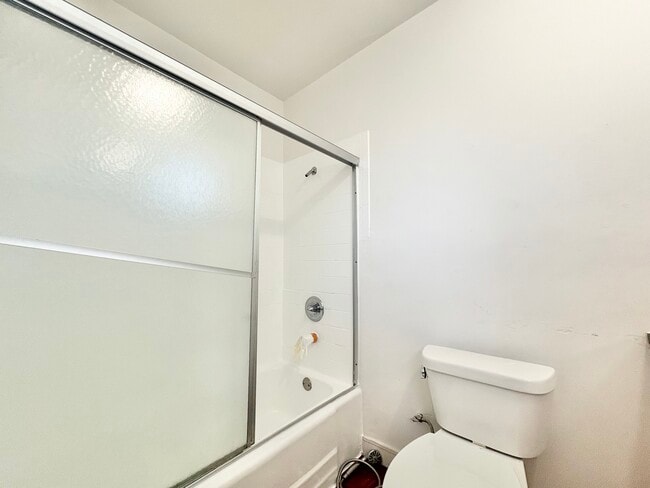 Building Photo - 11604 Sylvan St