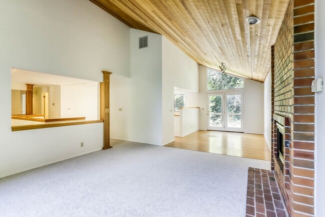 Building Photo - 3 Bedroom Home on Peaceful Property