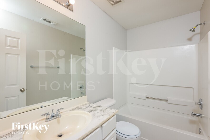 Building Photo - 1577 Silver Ridge Dr SW