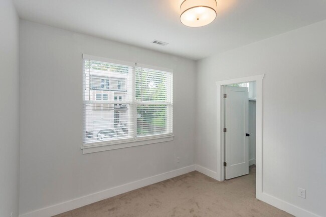 Building Photo - 708 Tral St