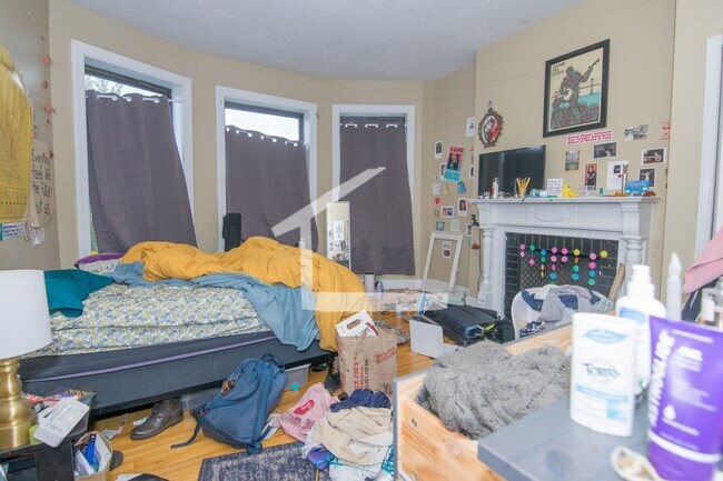 Building Photo - HOT ALLSTON LISTING!!!!