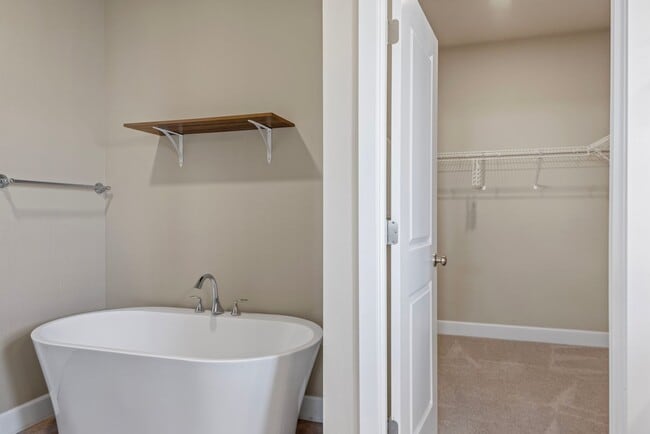 Building Photo - Beautiful 4 bedroom home in desirable Madras OR