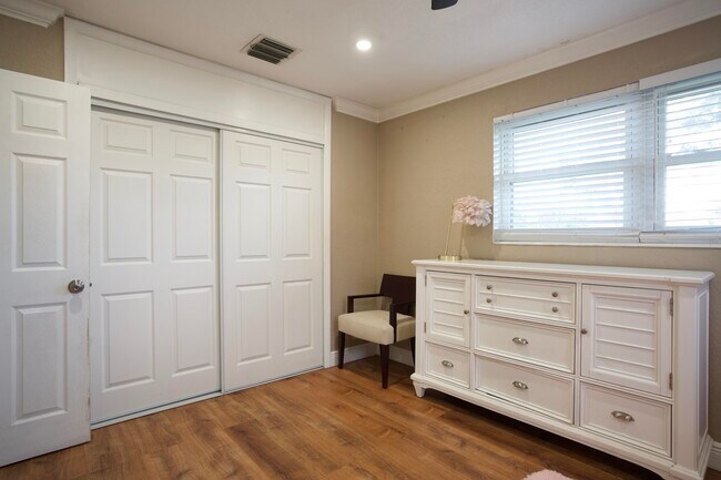 Building Photo - 2836 SW 4th Ct