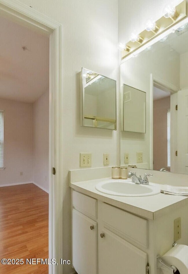 Building Photo - 13810 Sutton Park Dr N