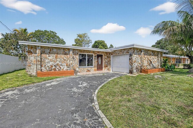 Building Photo - 2521 NW 72nd Ave