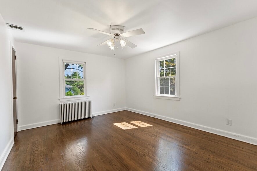 Building Photo - 409 Tappan Rd