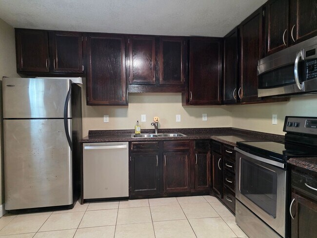 Building Photo - First Floor 2/2.5 Condo at Sabal Point