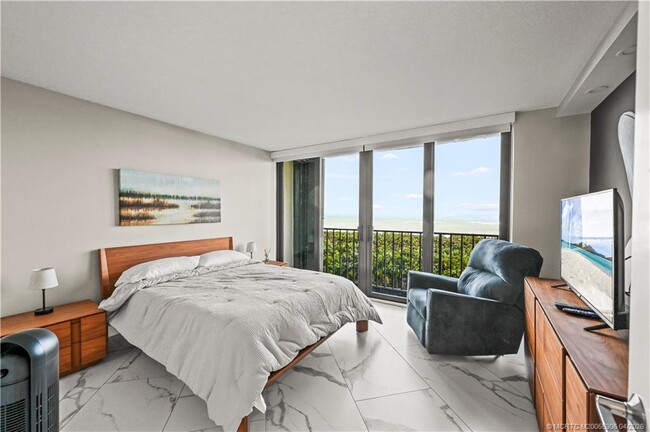 Building Photo - 9650 S Ocean Dr