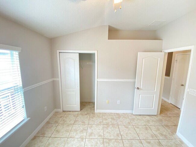 Building Photo - 6610 S Goldenrod Rd