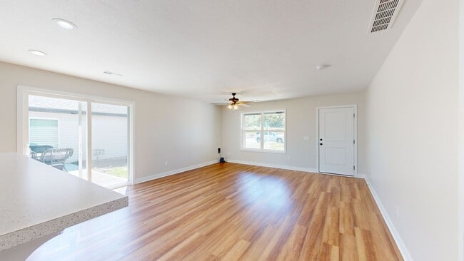 Building Photo - Andrew county duplex close to I-29