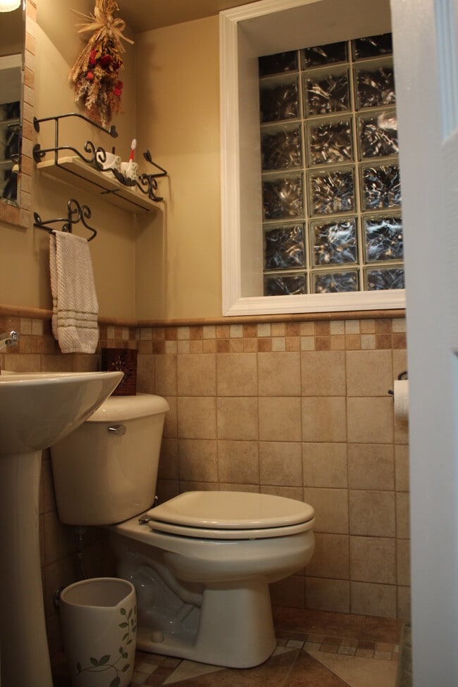 Building Photo - 1004 Winterton St