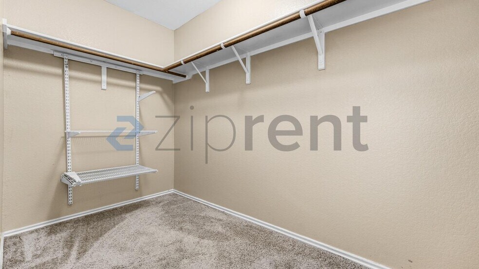 Building Photo - Unit