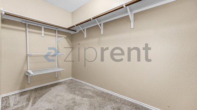Building Photo - Unit