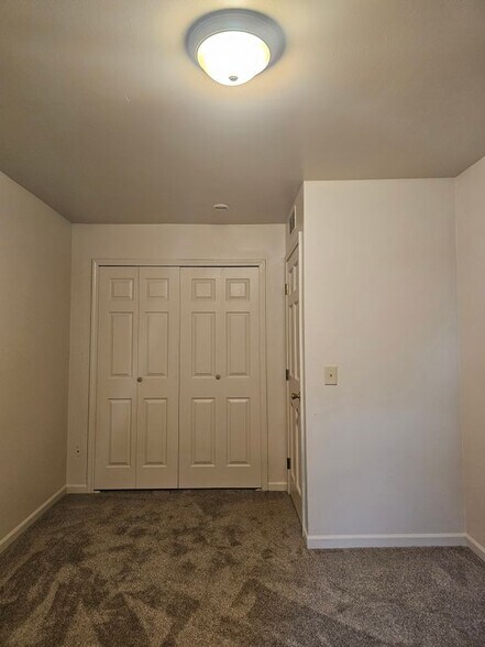 Building Photo - 29936 Utica Rd