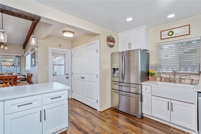 Building Photo - 926 N San Gabriel Ave