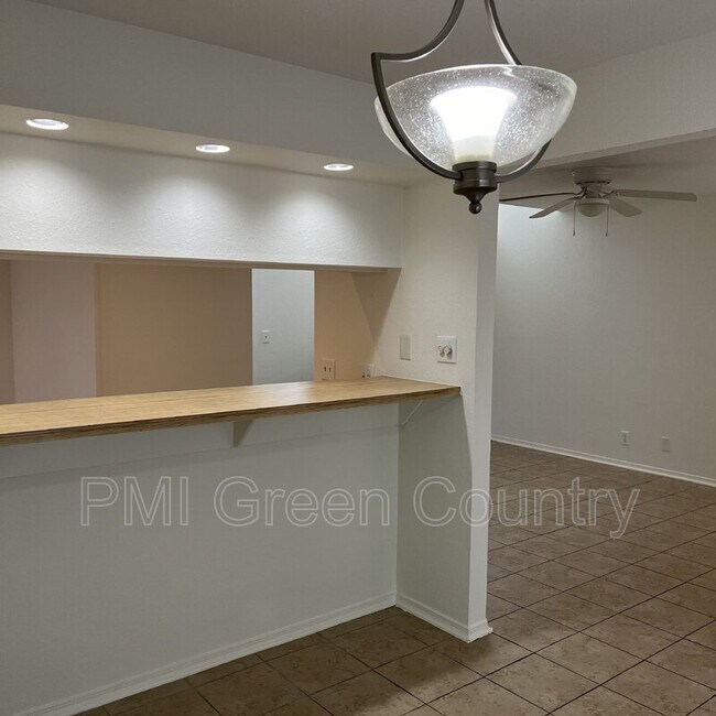 Building Photo - 6028 S 90th E Pl