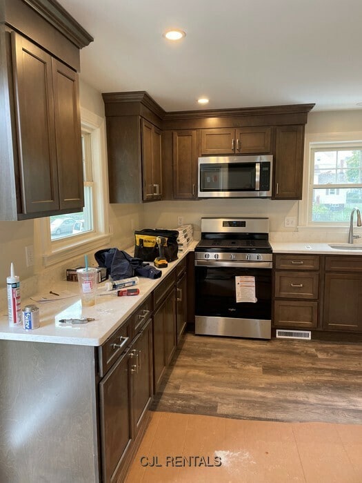 Building Photo - 144 Summer St