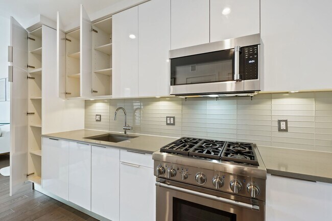 Building Photo - FURNISHED OR UNFURNISHED! One of the Most Desirable Locations On the Wharf!  1 Bed at the VIO! Av...