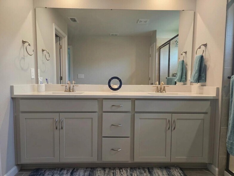 MasterBathView1 - 26030 Fantasy Sky Ln
