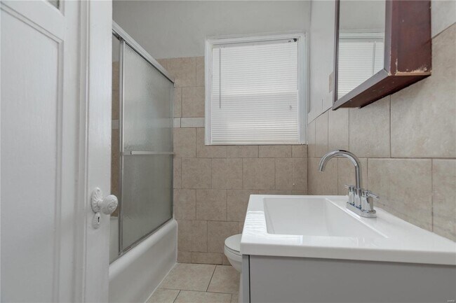 Building Photo - 7234 Amherst Ave