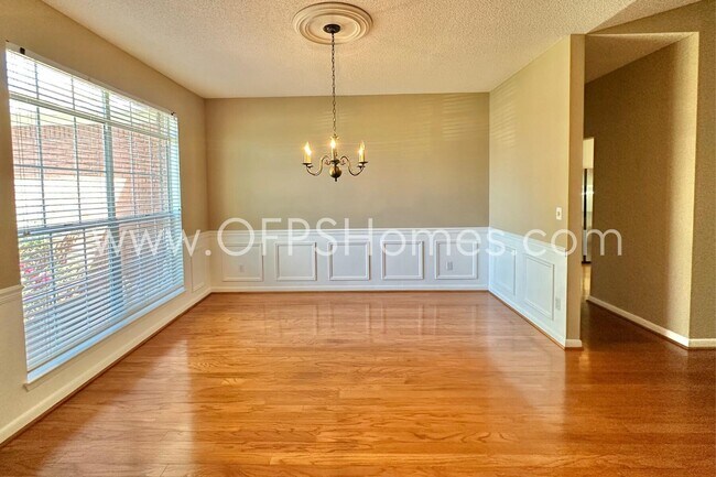 Building Photo - 4534 Parkwood Ln E