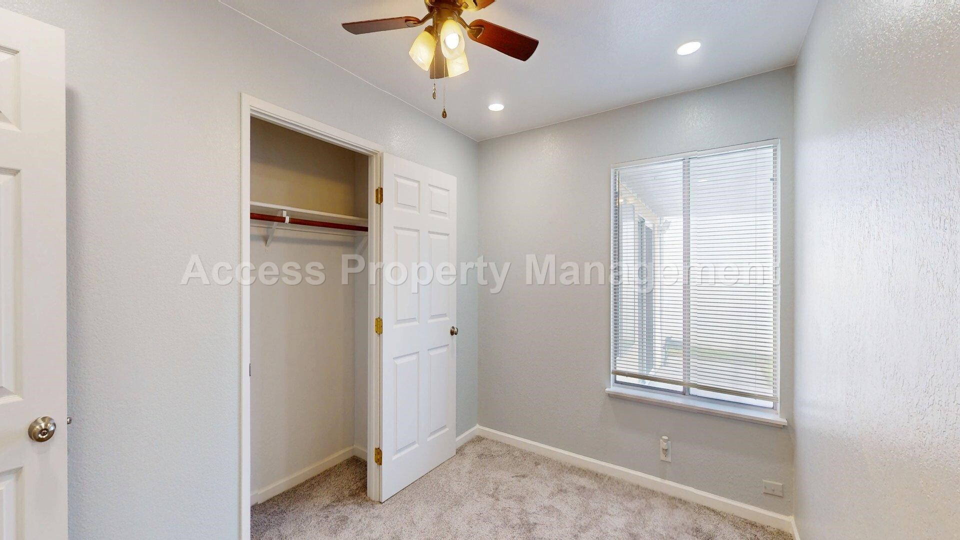 Building Photo - 3728 Terneuzen Ave