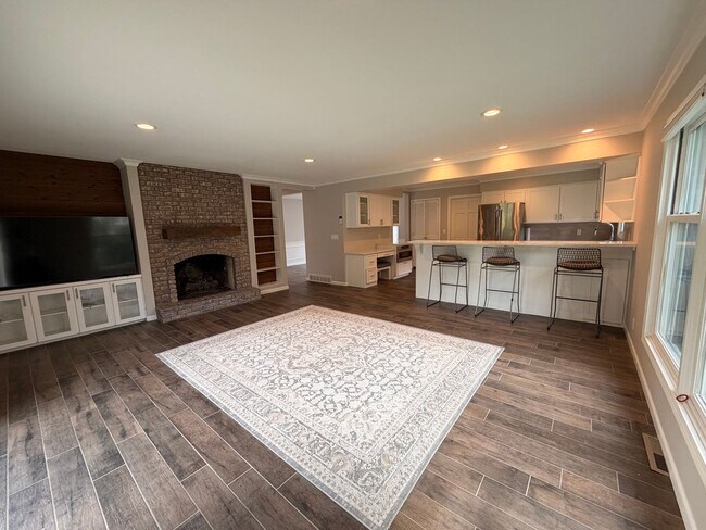 Building Photo - 357 Shore Haven Dr SE