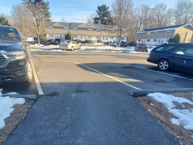 Building Photo - 174 Pine St