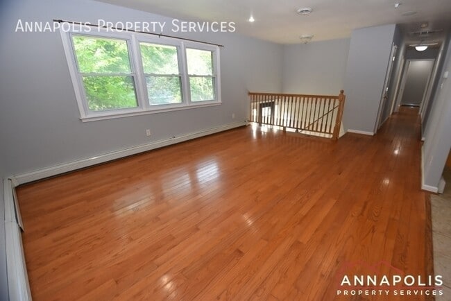 Building Photo - 127 Riverview Ave