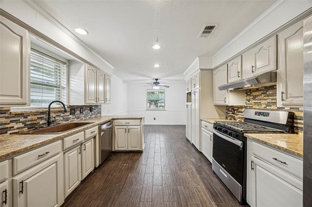 Building Photo - 1610 Lexington Dr