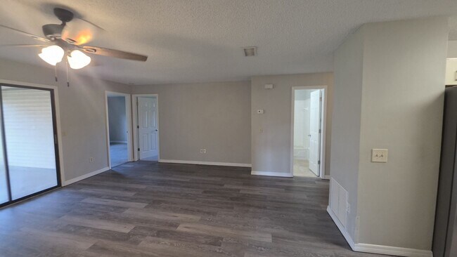 Building Photo - Palm Coast 4 Bedroom 2 Bath in the W Section