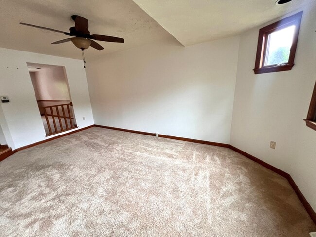 Building Photo - 1256 Queens Dr