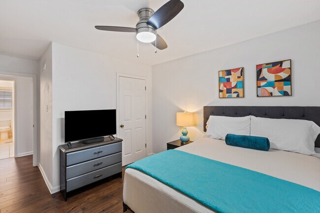 Building Photo - 6864 Aspenhill Dr