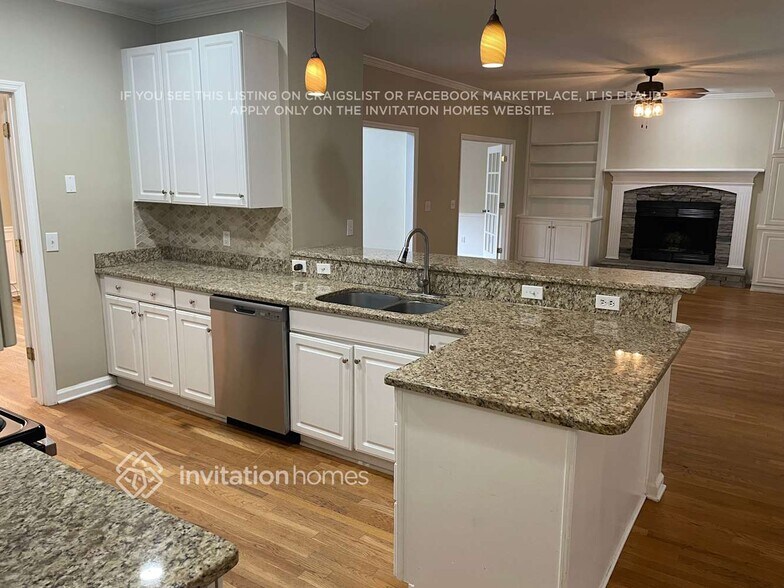 Building Photo - 915 Laurel Crest Dr