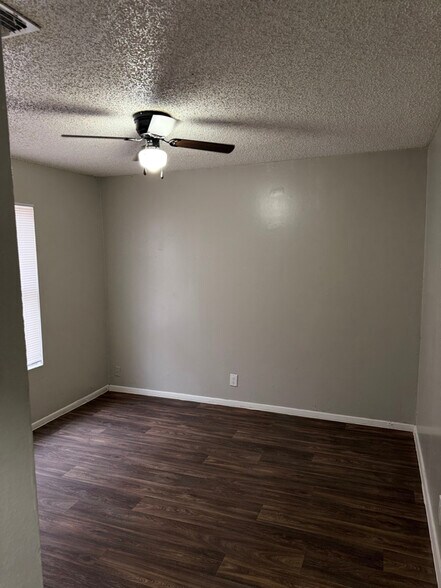 Building Photo - 3439 Gateway Dr