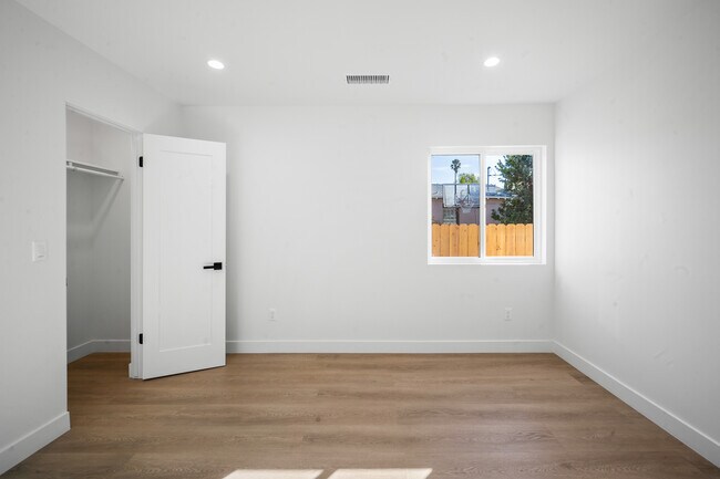 Building Photo - 14332 Miranda St