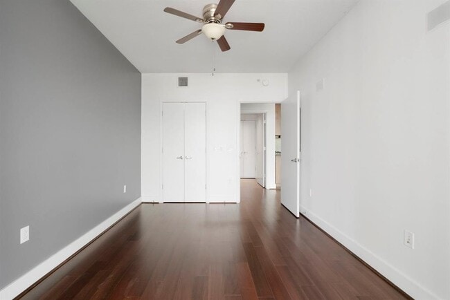 Building Photo - 300 Bowie St