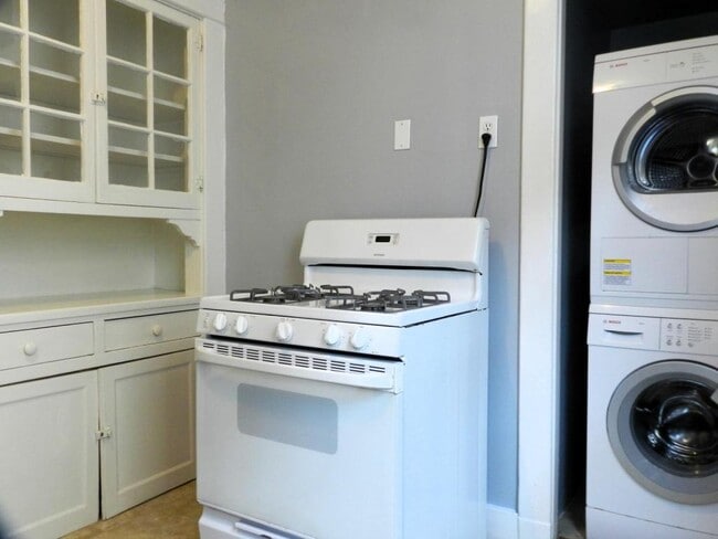 Building Photo - 4535 Canal St