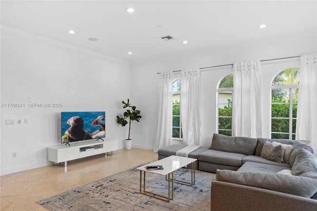 Building Photo - 1223 Jackson St