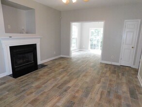 Building Photo - 3 bedroom 2.5 bath single family home