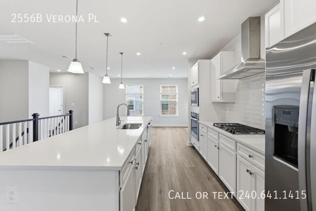 Building Photo - 2556B Verona Pl