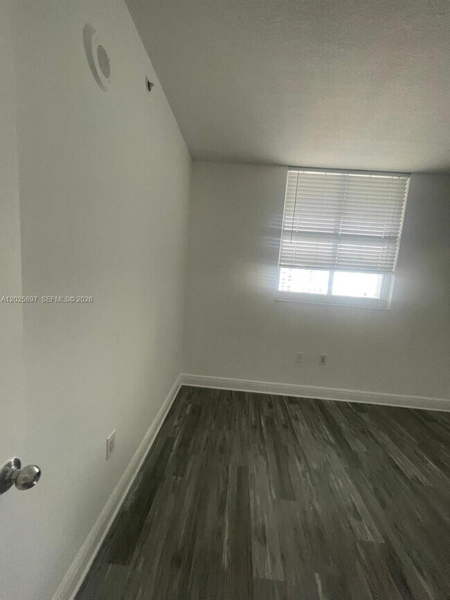 Building Photo - 1250 S Miami Ave