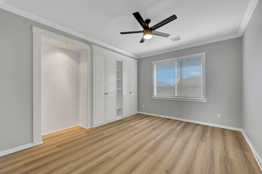 Building Photo - 11013 Mount Royal Ave