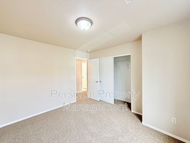 Building Photo - 11117 NE 104th St