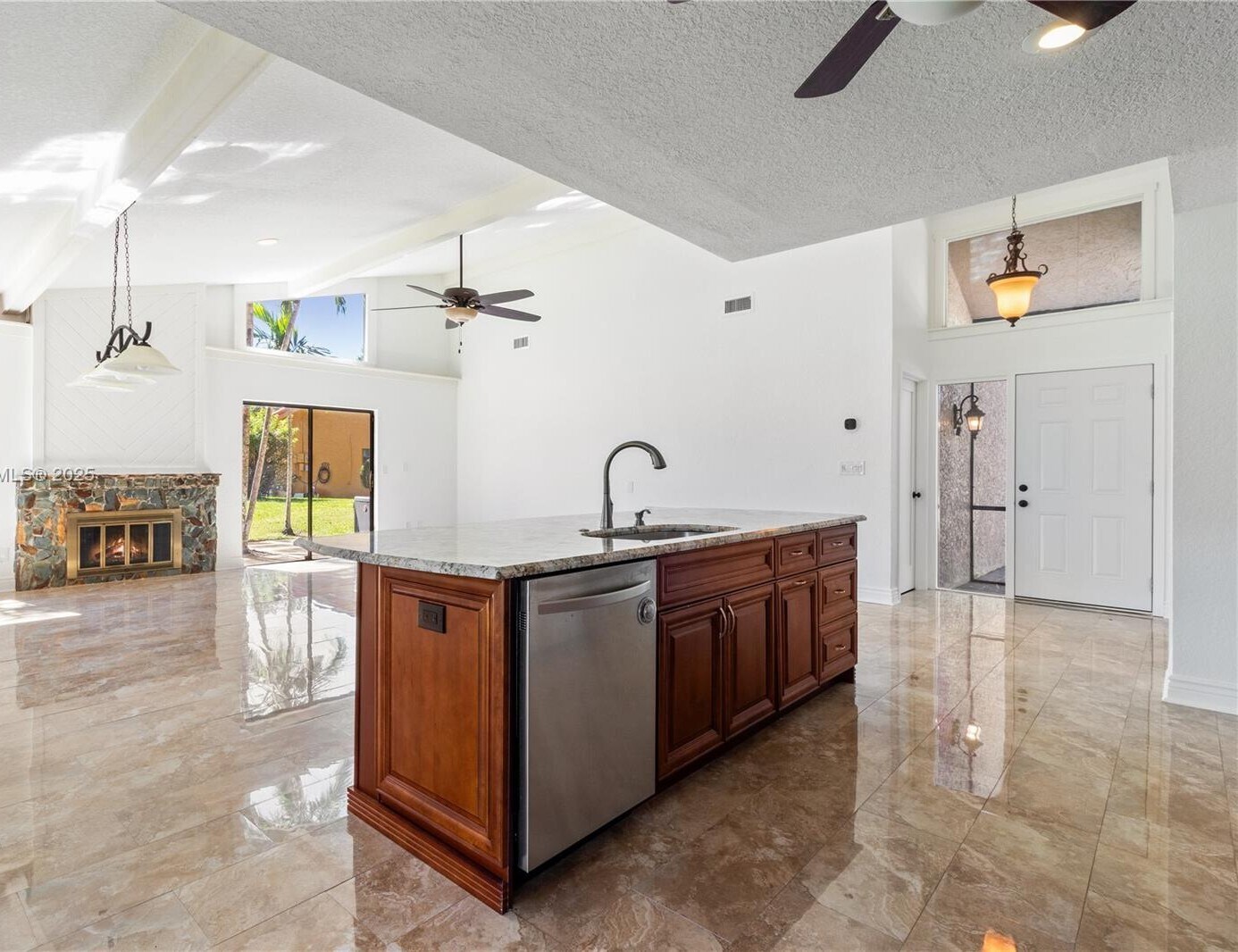 Building Photo - 21344 Escondido Way S