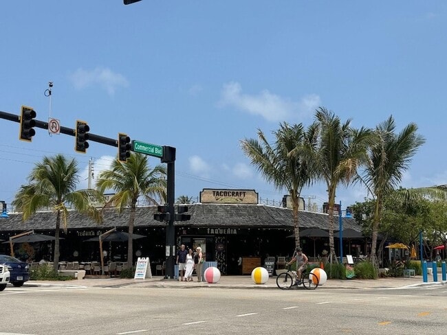 Building Photo - 3051 NE 47th Ct